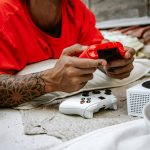 Pocket Projectors for Gaming and Streaming Outdoors