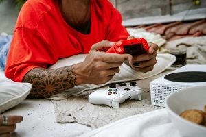 Pocket Projectors for Gaming and Streaming Outdoors