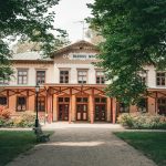 Exploring Historical Landmarks Through Heritage Vacation Packages