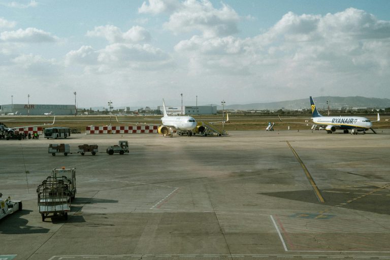 How Smart Luggage Simplifies International Airport Experiences