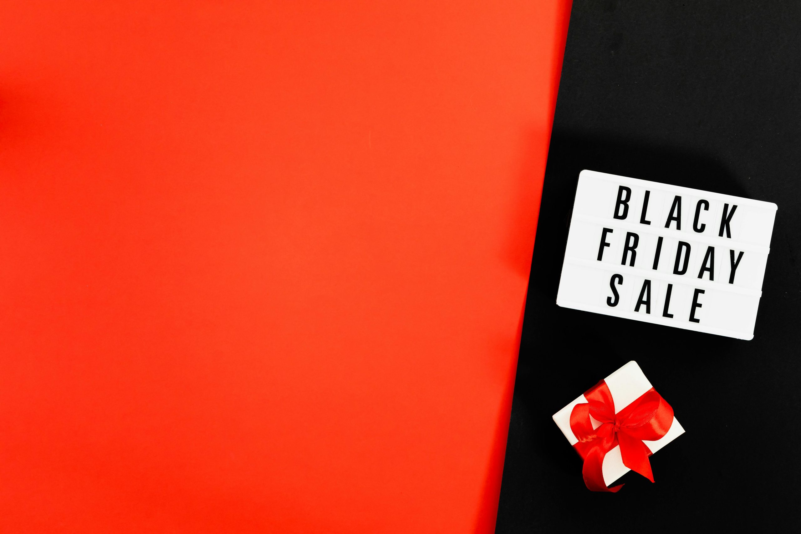 Shopping with a checklist to control spending