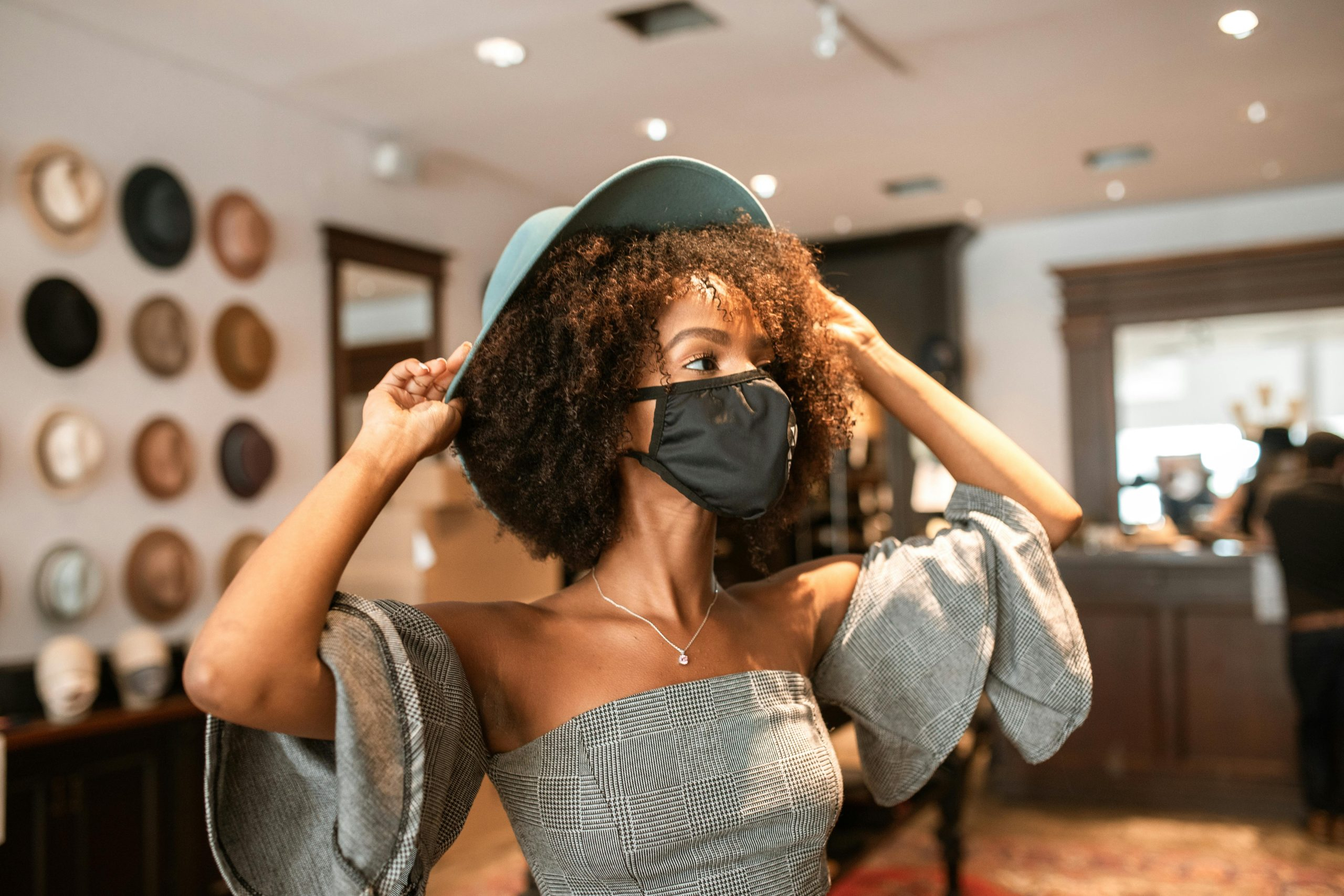 How Social Media Influencers Shape Modern Shopping Trends