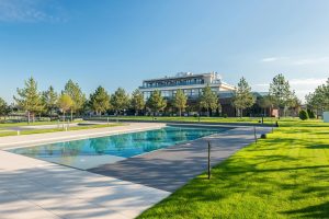 Exploring Ancient Cities Through Modern Vacation Packages Today