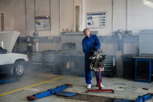 Evaluating Pros and Cons of Hybrid Powertrains Today